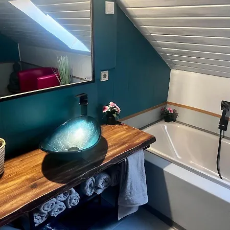 Modern Attic With Pool View Ac And Gym Apartman
