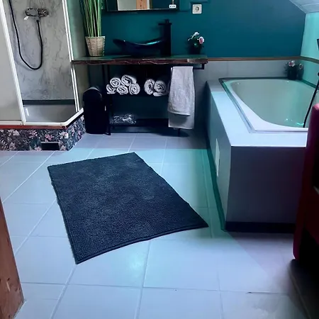 Modern Attic With Pool View Ac And Gym Lägenhet