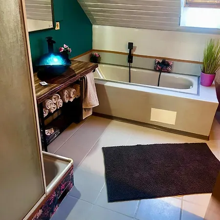 Modern Attic With Pool View Ac And Gym Hütschenhausen