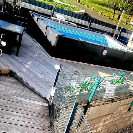 Modern Attic With Pool View Ac And Gym * Hütschenhausen