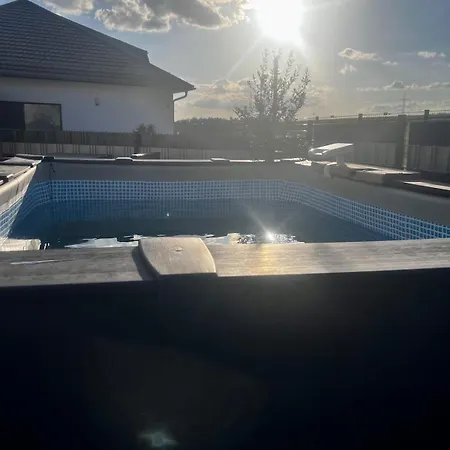 Modern Attic With Pool View Ac And Gym Hütschenhausen