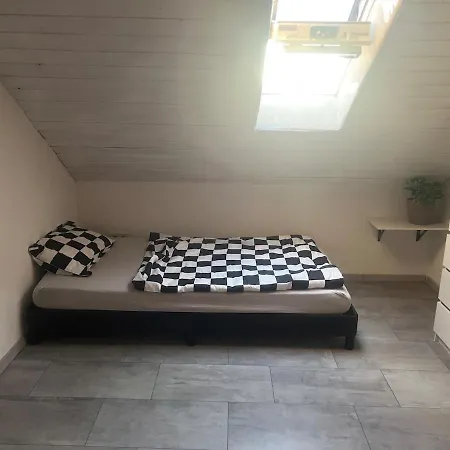 Modern Attic With Pool View Ac And Gym Apartman Hütschenhausen