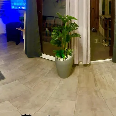 Modern Attic With Pool View Ac And Gym Apartman *