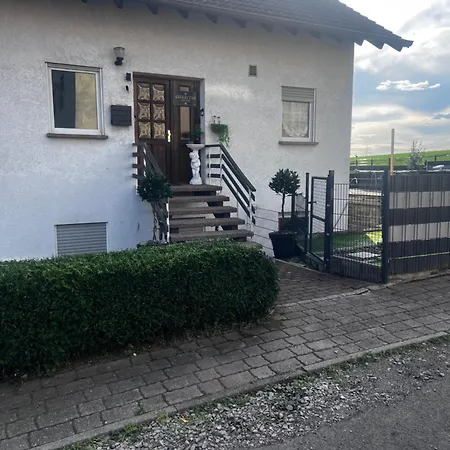 Apartman Modern Attic With Pool View Ac And Gym Hütschenhausen