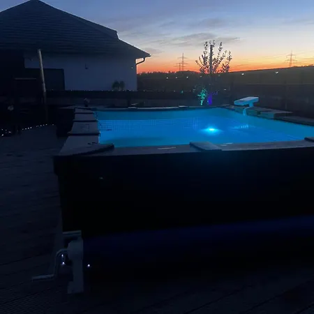 Apartman Modern Attic With Pool View Ac And Gym Hütschenhausen