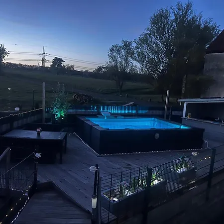 Modern Attic With Pool View Ac And Gym Hütschenhausen