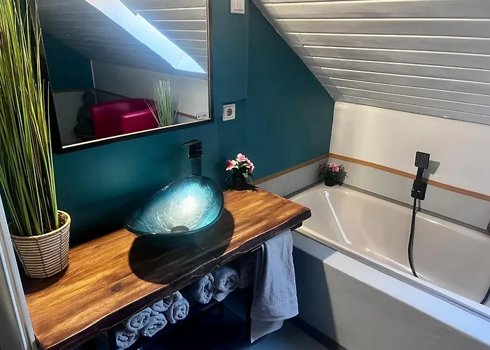 Modern Attic With Pool View Ac And Gym דירה Hutschenhausen