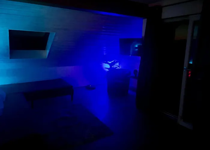 Modern Attic With Pool View Ac And Gym Hutschenhausen