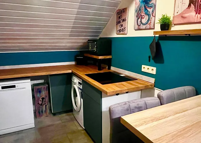 Modern Attic With Pool View Ac And Gym דירה Hutschenhausen