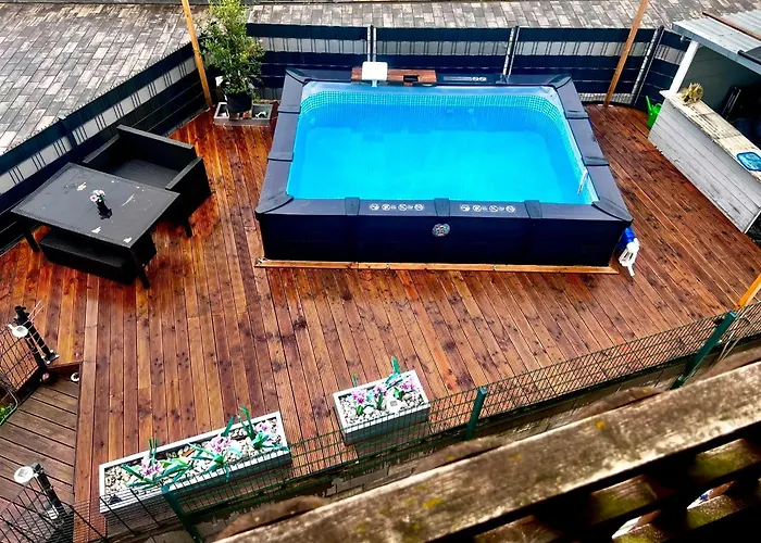 Modern Attic With Pool View Ac And Gym דירה Hutschenhausen